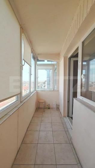 Apartament cu 3 camere,decomandat, zona Nufarul - 2