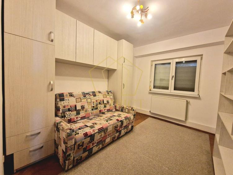 Apartament cu 3 camere semidecomandat, mobilat în Aradului