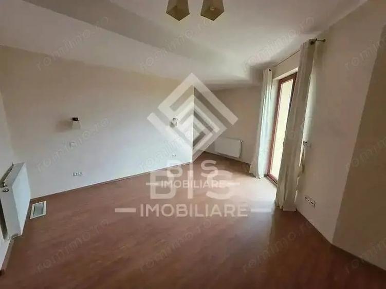 Casă cu 6 camere cu Teren 1200 Mp în Unirea