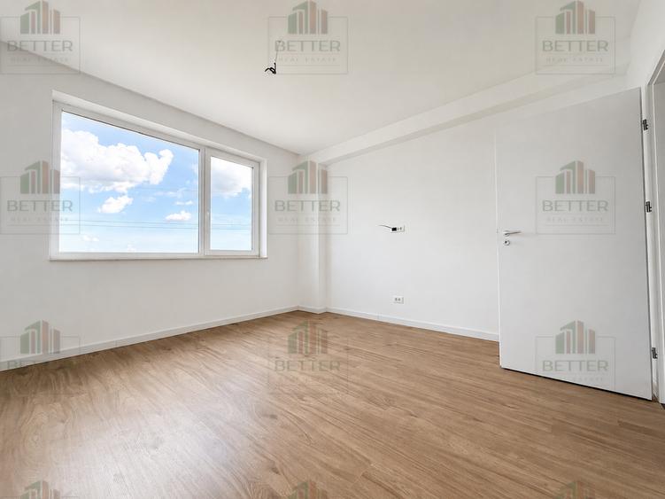 Penthouse cu 4 camere decomandat în Metalurgiei
