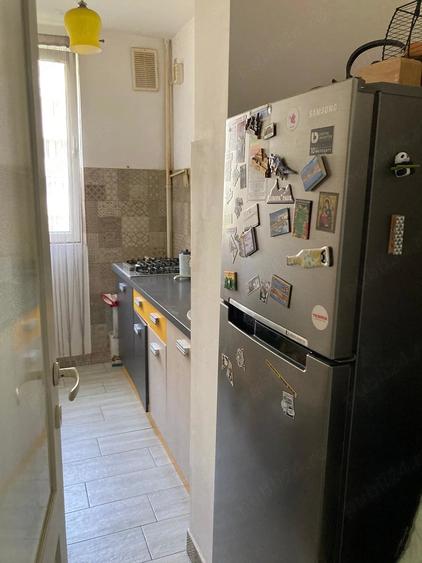 Apartament cu 4 camere semidecomandat în Drumul Taberei