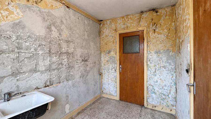 Apartament cu 3 camere semidecomandat în Titan