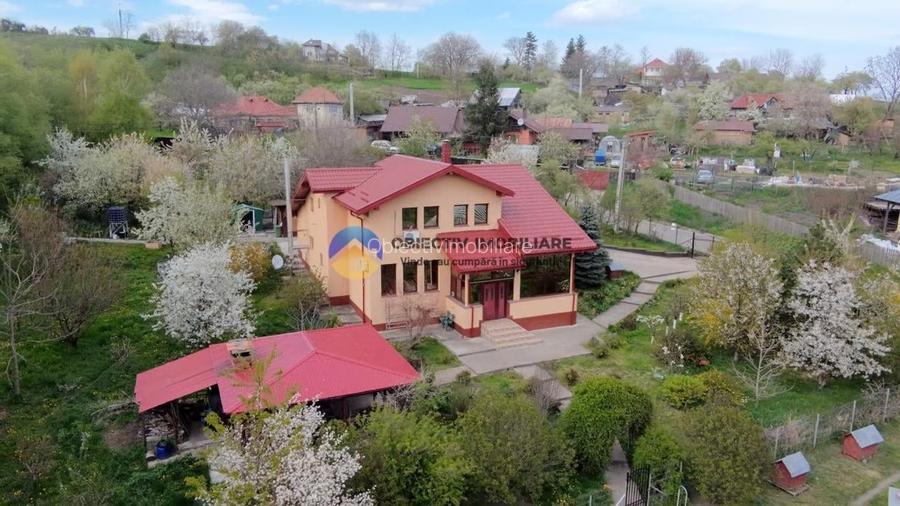 Vilă cu 8.800 mp teren în Gura Văii, la 12 km de Piatra Neamț