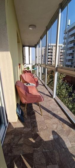 Apartament cu 3 camere decomandat în Berceni
