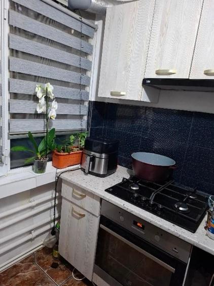 Apartament cu 2 camere decomandat, mobilat în Ostroveni