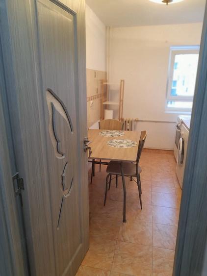 Apartament cu 3 camere decomandat în Tineretului