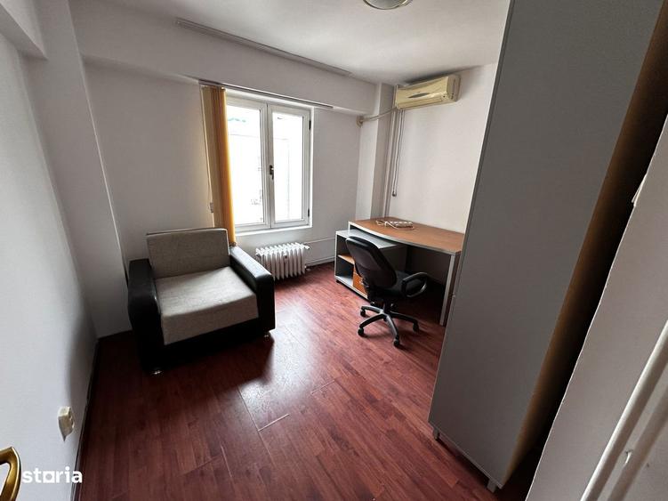 Apartament cu 3 camere semidecomandat, mobilat în Văcăresti