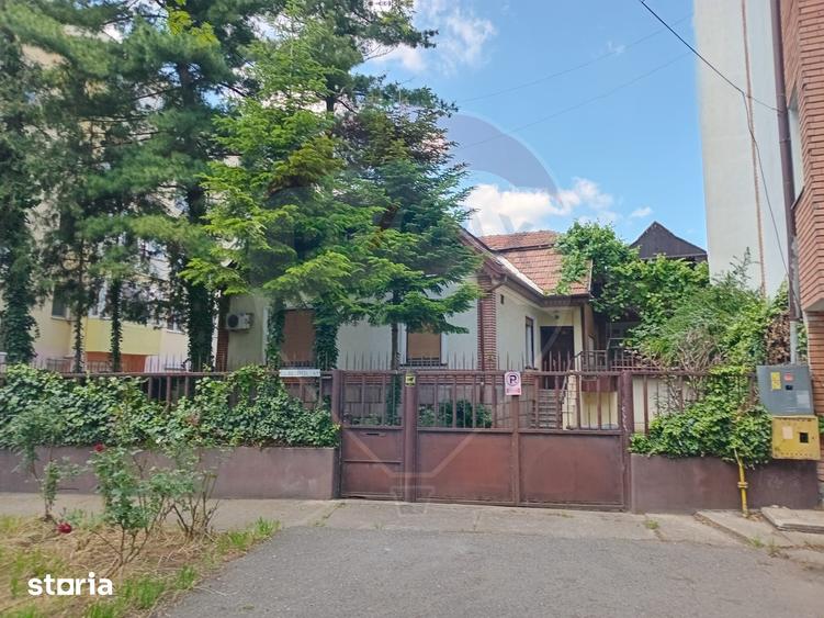 Casă cu 6 camere cu Teren 436 Mp în Romanilor