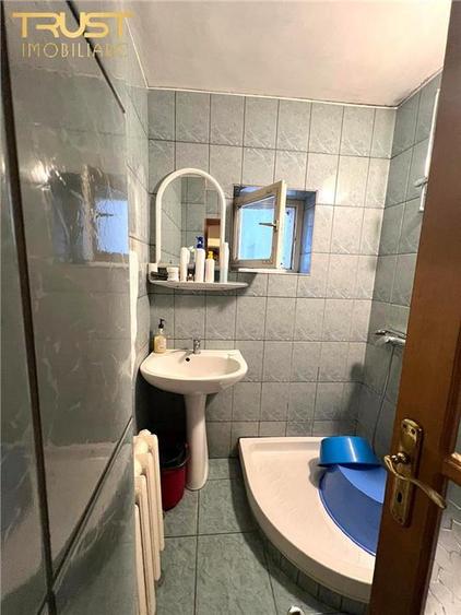 Apartament cu 4 camere decomandat în Central