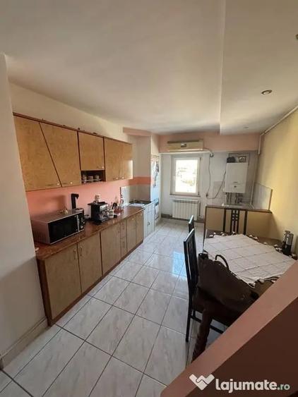 Apartament cu 2 camere decomandat în Capitol