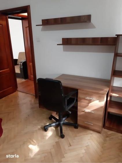 Apartament cu 3 camere semidecomandat în Calea București
