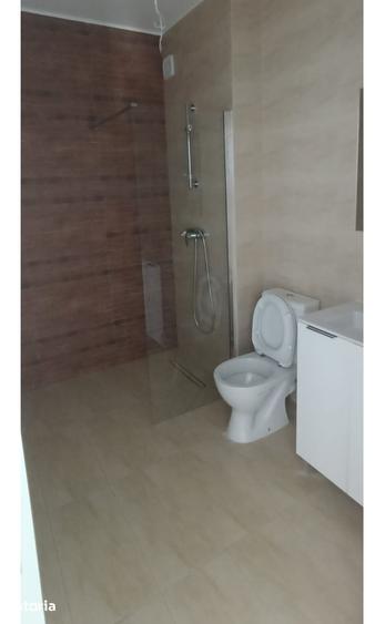 Apartament cu 4 camere decomandat în Păulești