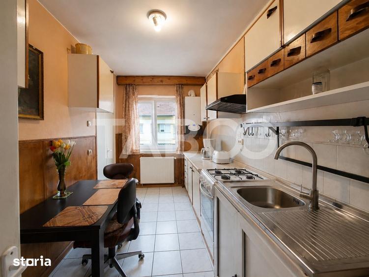 Apartament cu 3 camere decomandat în Sub Arini