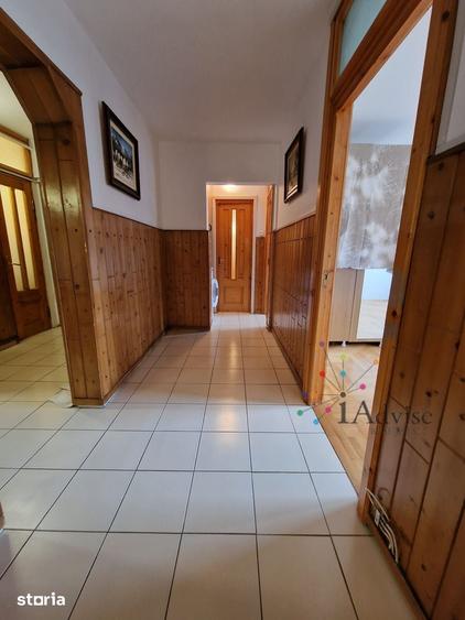 Apartament cu 4 camere decomandat în Noua