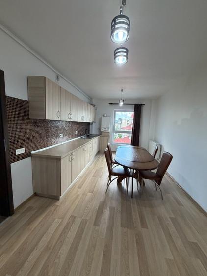 Apartament cu 3 camere decomandat, mobilat în Central