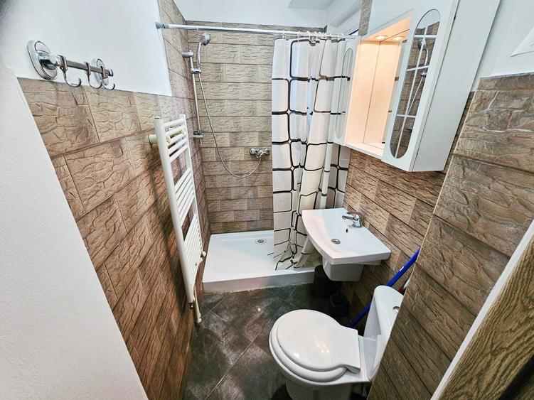 Apartament cu 2 camere semidecomandat în Micro 21