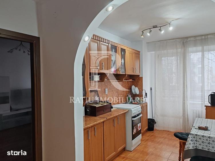 Apartament cu 3 camere semidecomandat în Cantemir