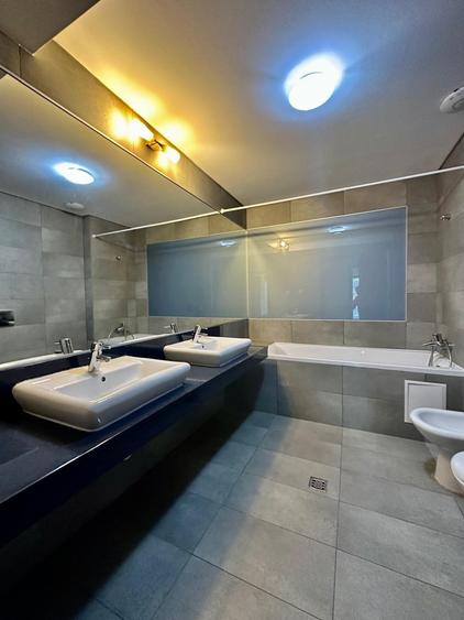 Apartament cu 3 camere decomandat în Barbu Văcărescu