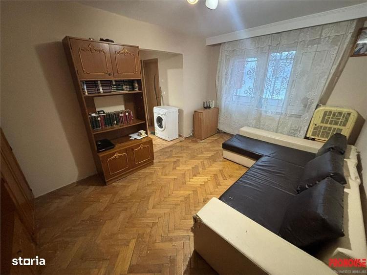 Apartament cu 3 camere semidecomandat în Central