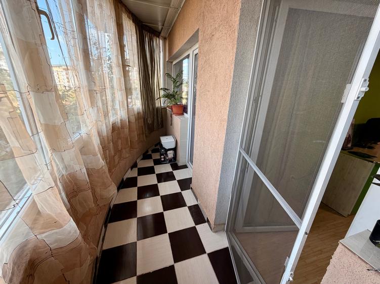 Duplex cu 4 camere cu Canalizare în Metalurgiei