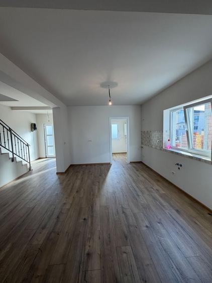 Duplex cu 4 camere cu Teren 300 Mp în Moșnița Nouă