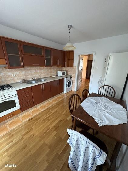 Apartament cu 4 camere în Stana