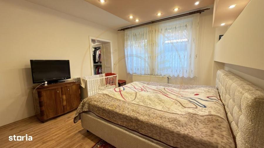 Casă cu 4 camere decomandat în Central