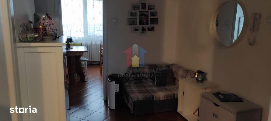 Apartament cu 3 camere, mobilat în Școlilor
