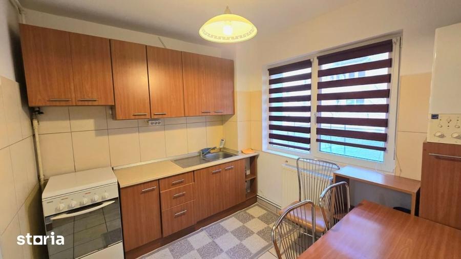 Apartament cu 3 camere decomandat în Micro 16