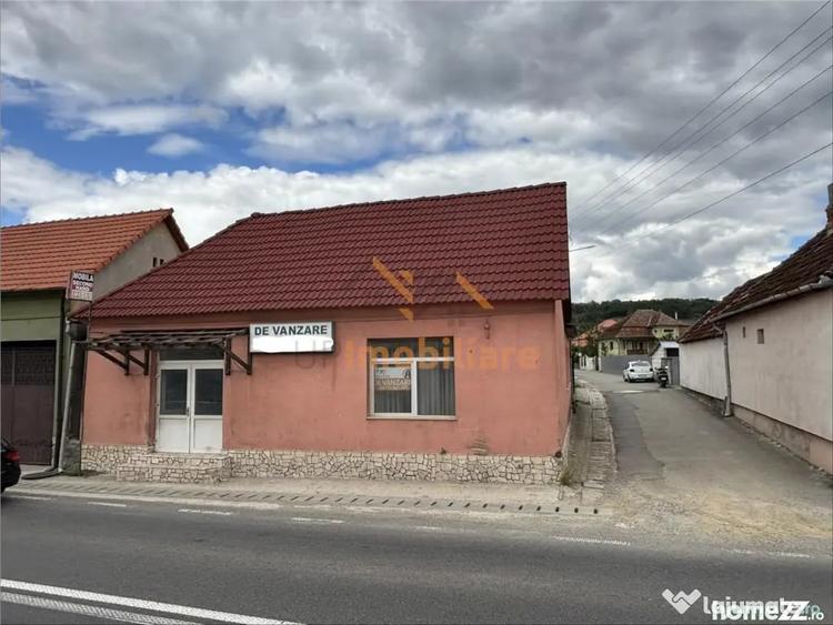 Spațiu comercial, de 320 mp, în Groși