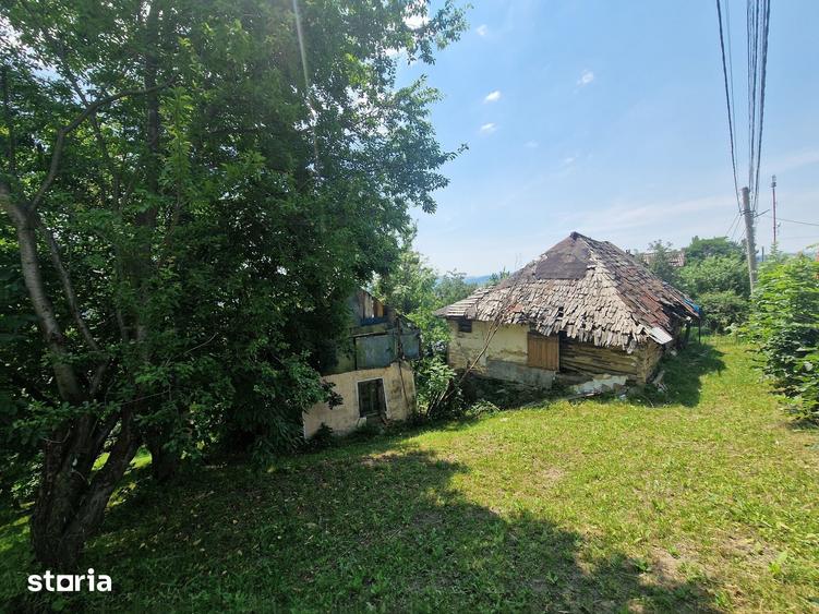 Teren de 3910 mp, în Secăriei