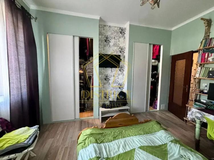 Casă individuală cu 4 camere cu Canalizare în Iosefin