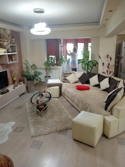 Apartament cu 2 camere decomandat, mobilat în Intim