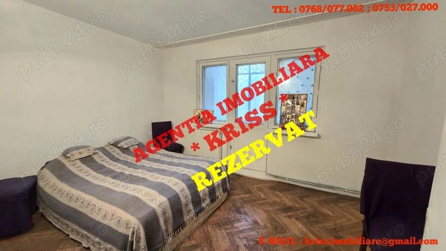 Apartament cu 4 camere decomandat în Banat