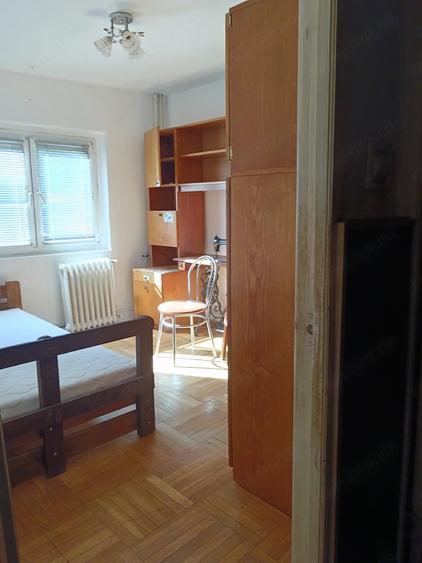 Apartament cu 4 camere decomandat în Dâmbovița