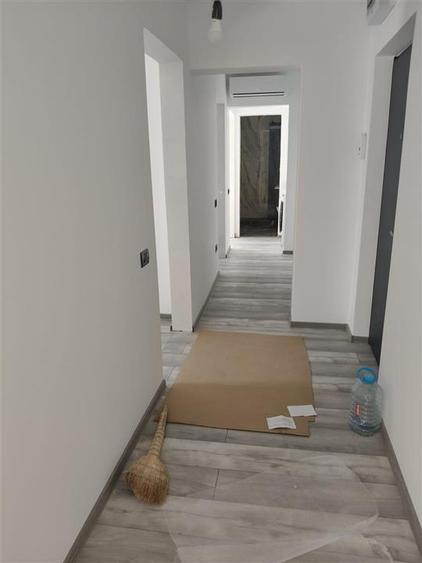 Apartament cu 3 camere decomandat în Apollo