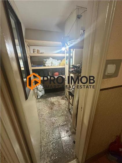Apartament cu 3 camere decomandat în Est