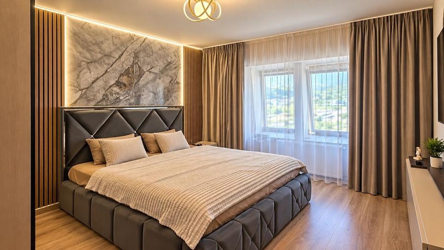 Apartament cu 3 camere decomandat în Noua