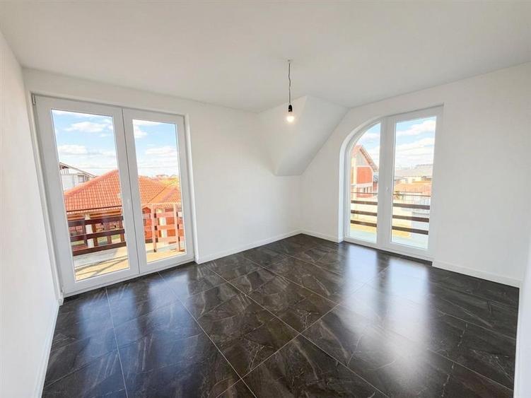 Casă cu 4 camere cu Teren 300 Mp în Cihei