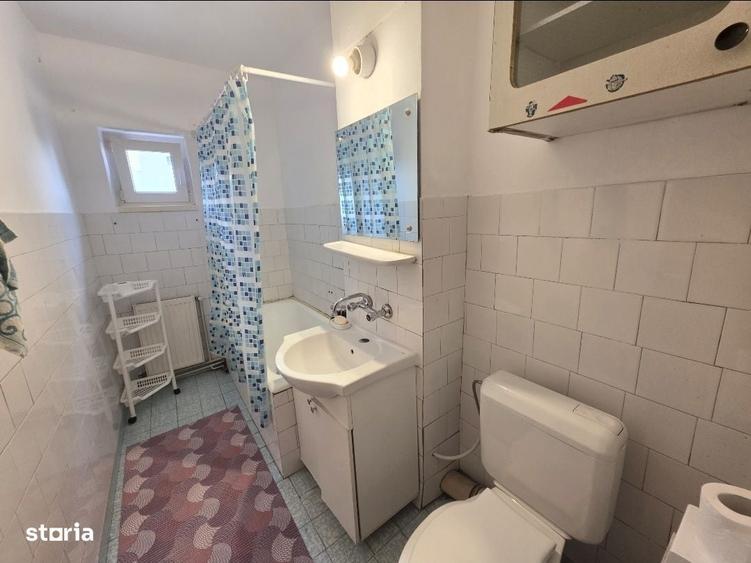 Apartament cu 3 camere decomandat în Răcădău