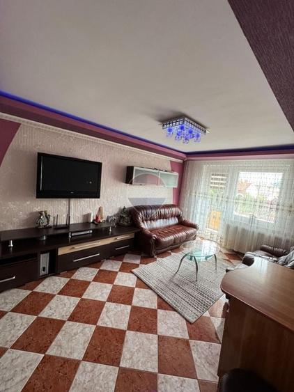 Apartament cu 3 camere decomandat, mobilat în Central