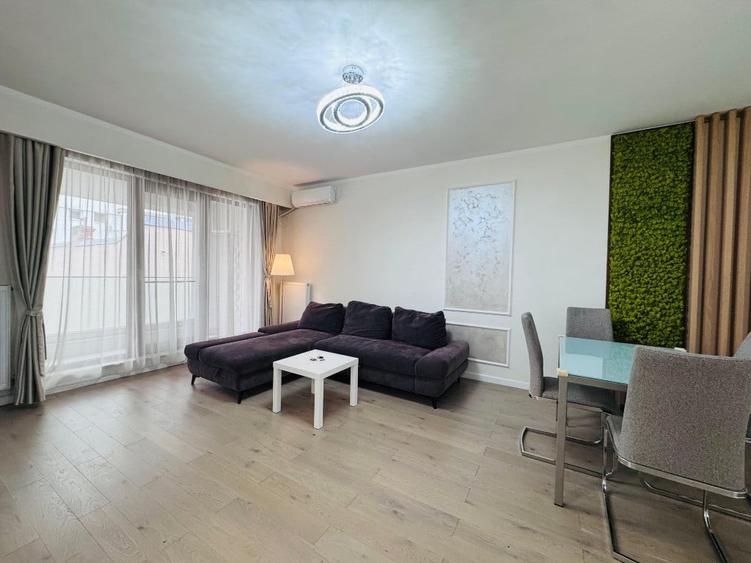Apartament cu 3 camere semidecomandat în Banu Manta