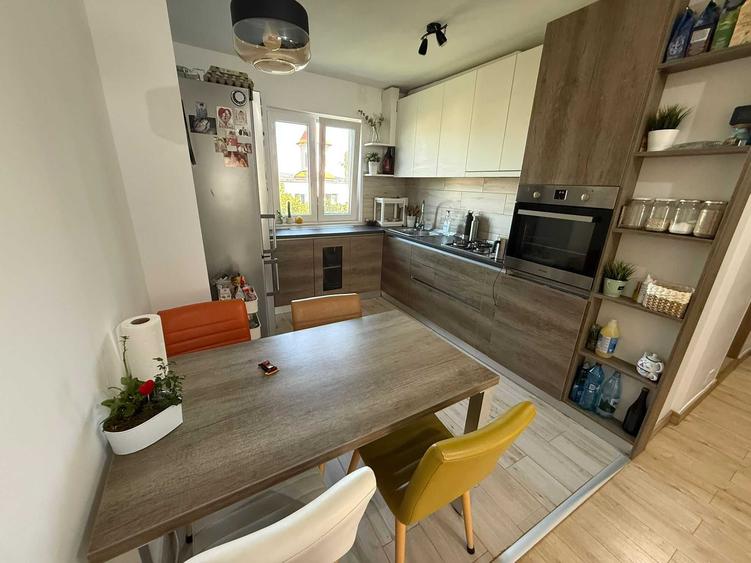 Inchiriez apartament 4 camere decomandate 1 baie etaj 4/4 - 1