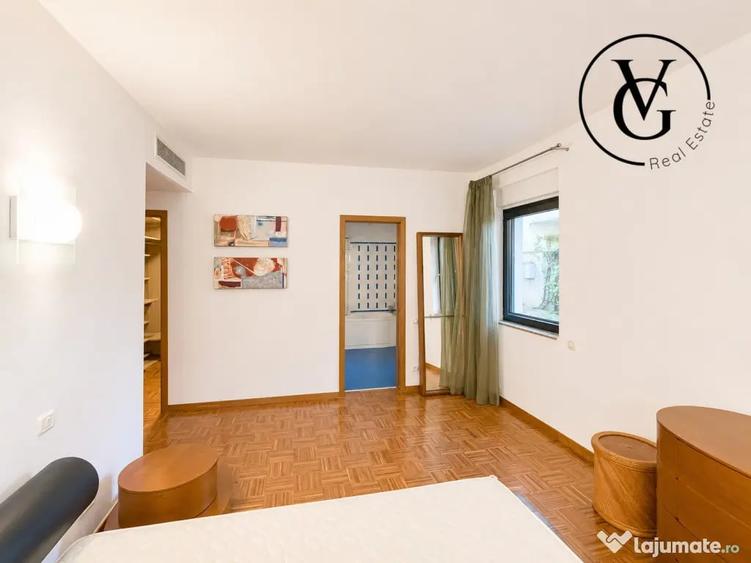 Apartament cu 4 camere decomandat în Central