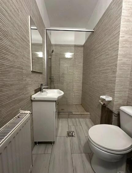 Garsonieră decomandată în Baza 3