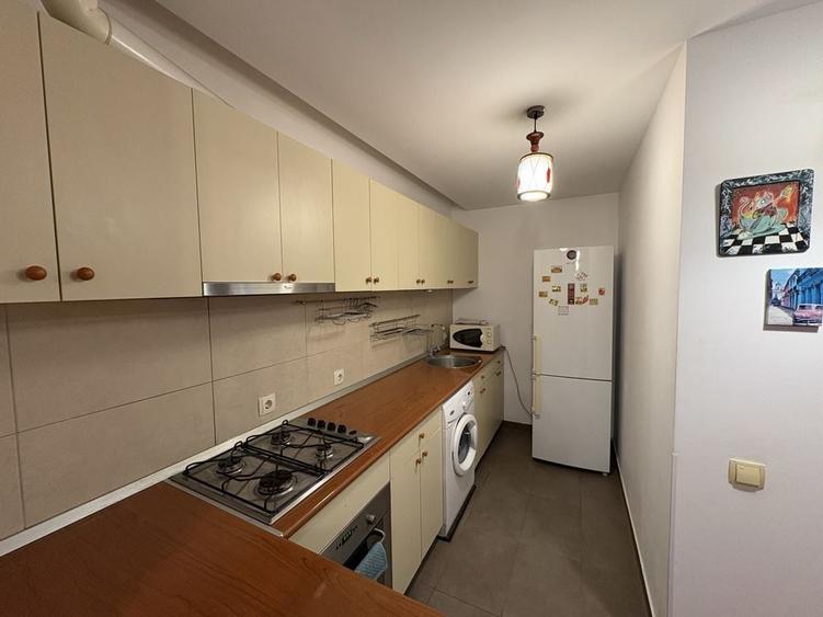 Apartament cu 2 camere semidecomandat în Roșu