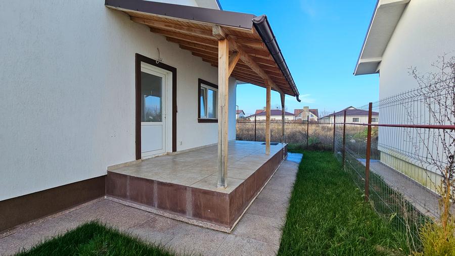 Casă individuală cu 4 camere cu Teren 452 Mp în Săbăreni