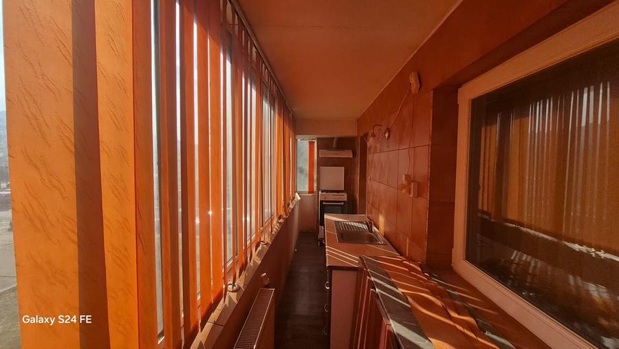 Apartament cu 3 camere decomandat în 1 Mai