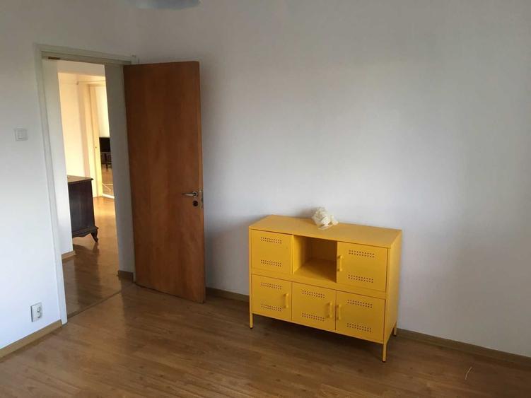 Apartament cu 3 camere decomandat în Lacul Tei