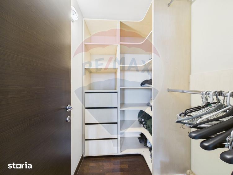 Apartament cu 4 camere decomandat în Văcăresti